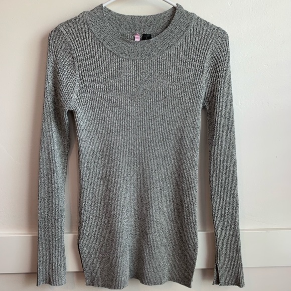 Love by Design Brand Gray Ribbed Knit Crewneck Sweater - Picture 2 of 5